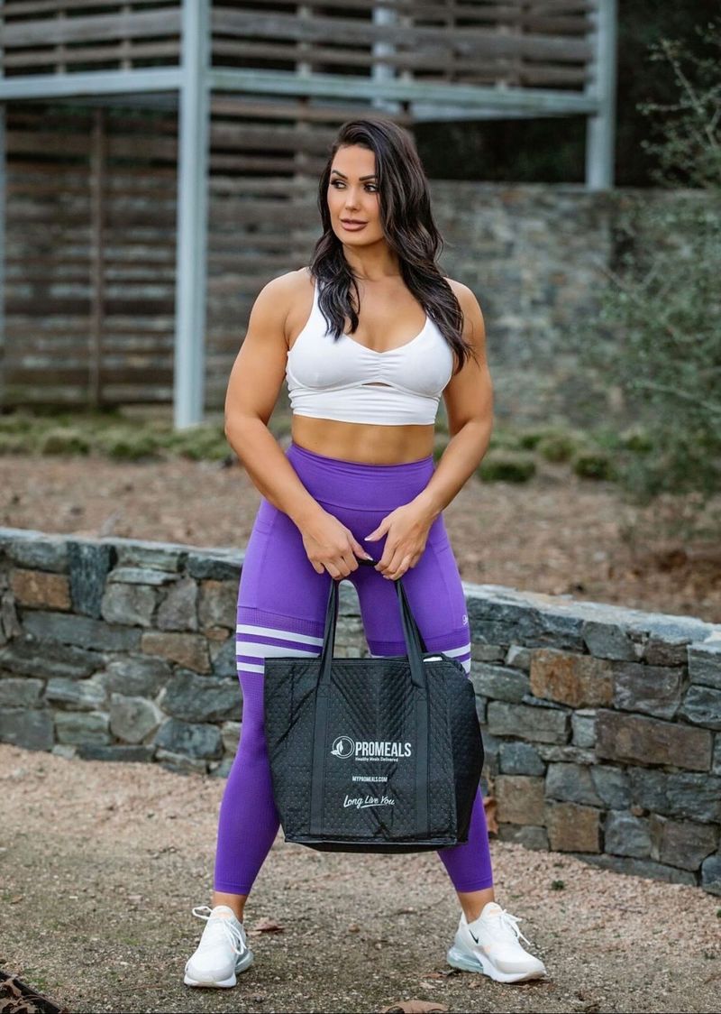 Bodybuilding meal prep service in Austin featuring healthy high-protein meals with chicken, steak, and vegetables.